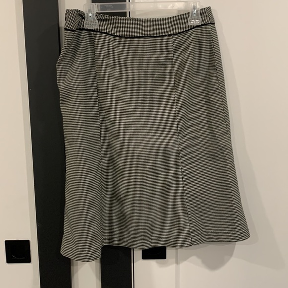 Houndstooth skirt - Picture 2 of 3